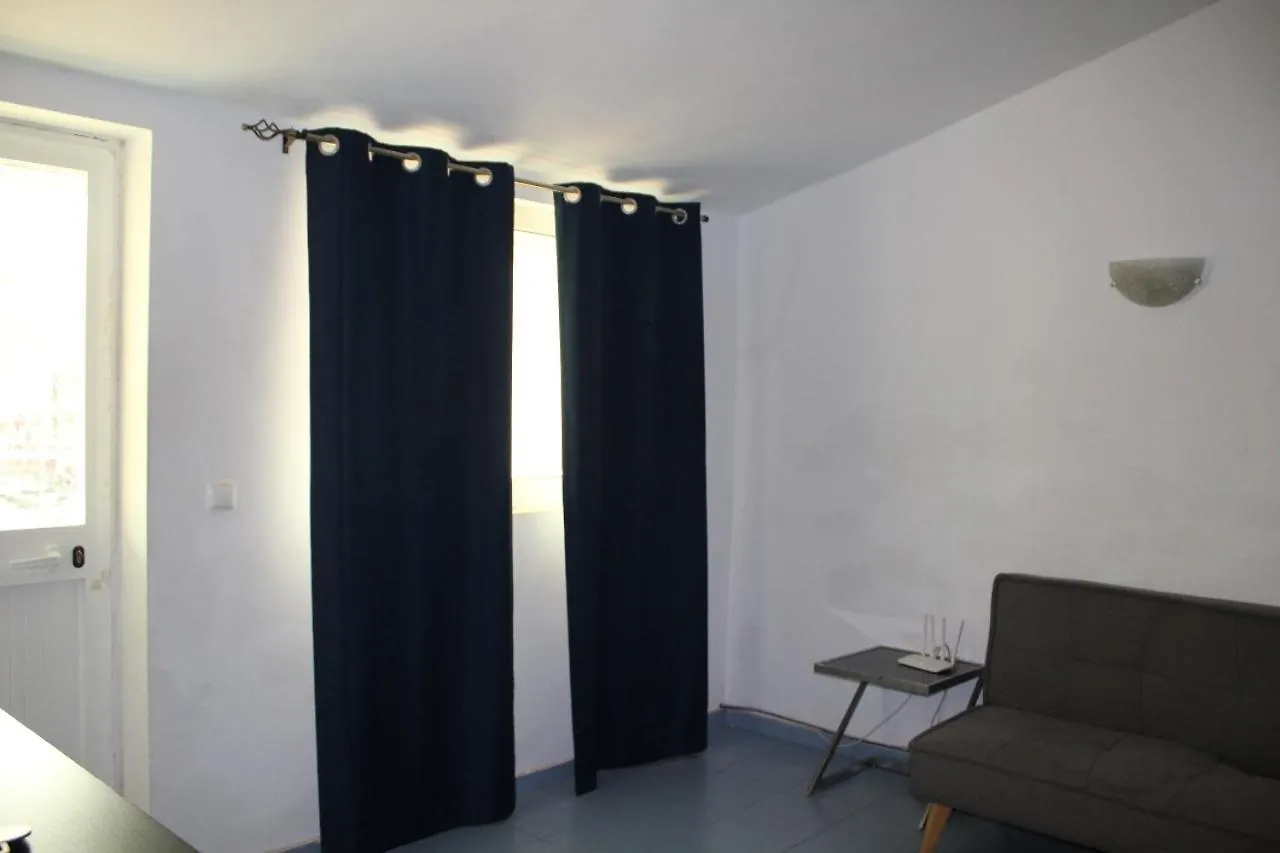 アパート Palmarejo, Apartamento T1, Frente Praca Center プライア