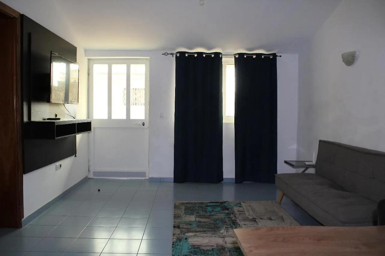 Palmarejo, Apartamento T1, Frente Praca Center プライア カーボベルデ