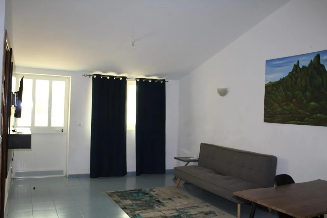 Palmarejo, Apartamento T1, Frente Praca Center プライア 0*,